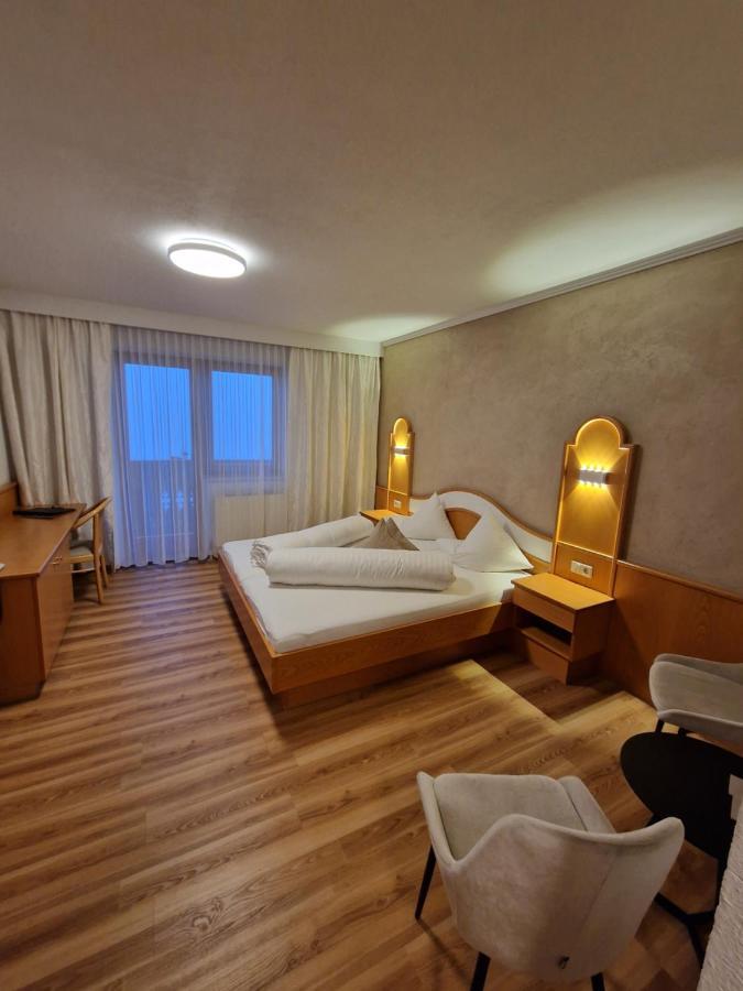 Hotel Romantica แยร์สเซินส์ ภายนอก รูปภาพ