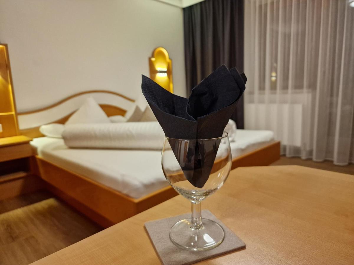 Hotel Romantica แยร์สเซินส์ ภายนอก รูปภาพ