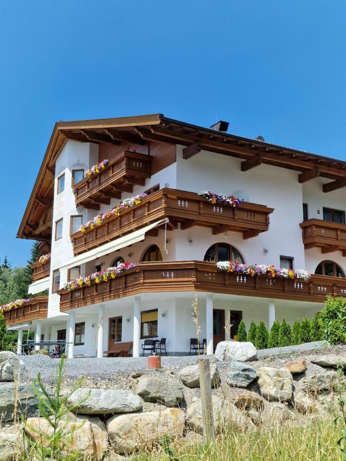 Hotel Romantica แยร์สเซินส์ ภายนอก รูปภาพ