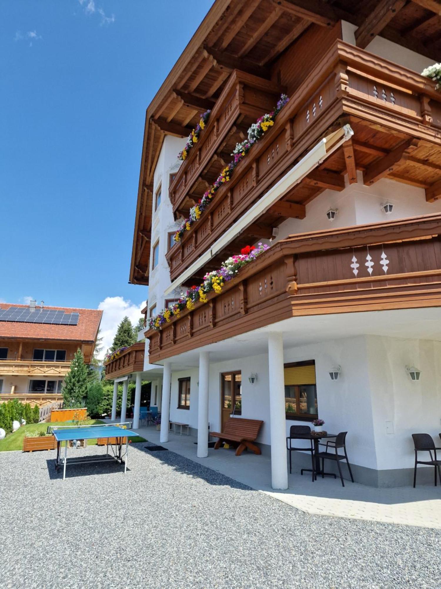 Hotel Romantica แยร์สเซินส์ ภายนอก รูปภาพ