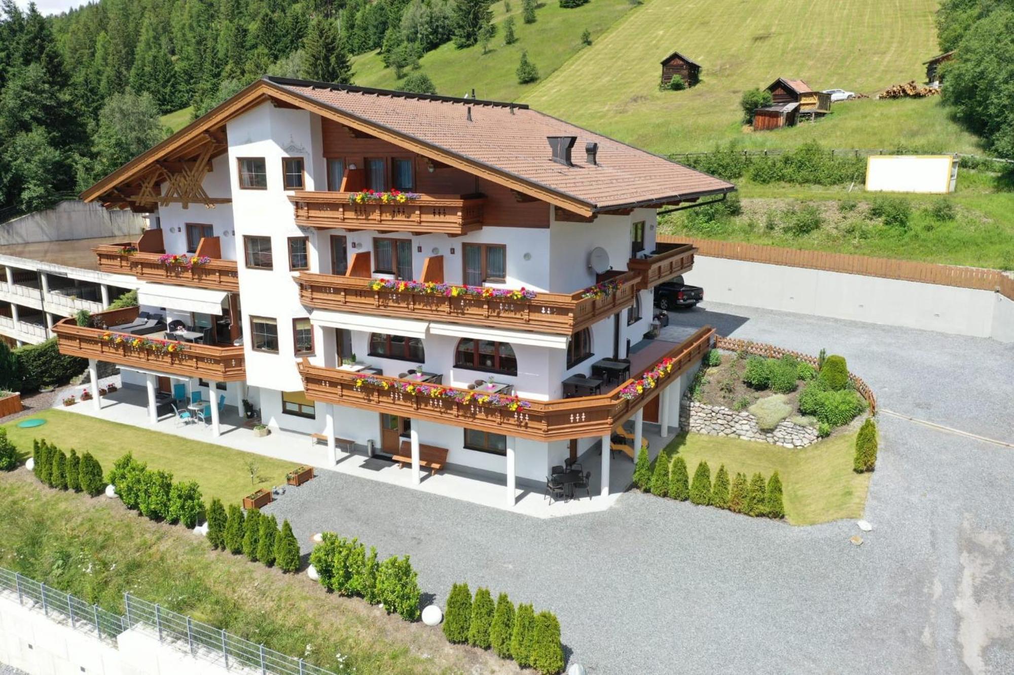 Hotel Romantica แยร์สเซินส์ ภายนอก รูปภาพ