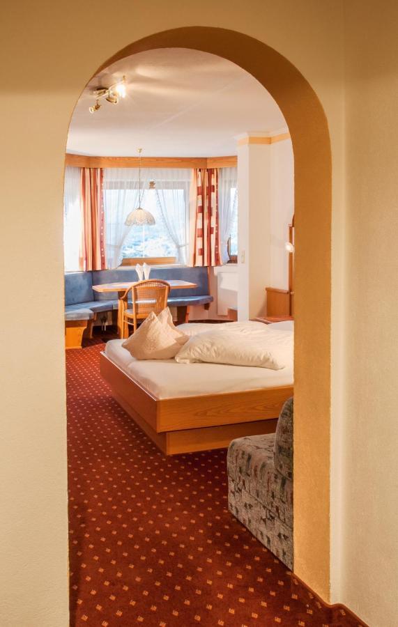 Hotel Romantica แยร์สเซินส์ ภายนอก รูปภาพ